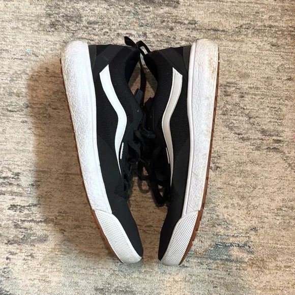 Vans Black and White Sneakers Sleek Skate Style UltraRange size 10 - Picture 4 of 5
